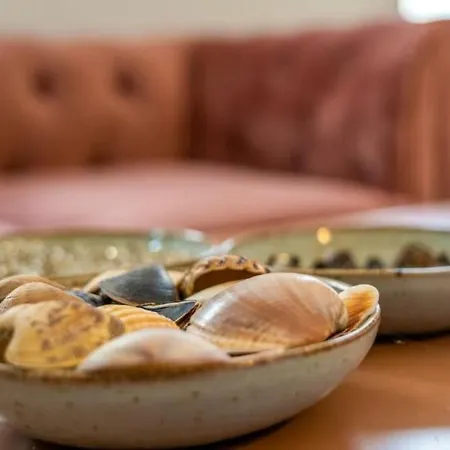 Townhouse Near Lighthouse & Big Waves *