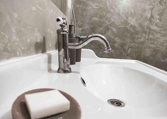 Townhouse Near Lighthouse & Big Waves *