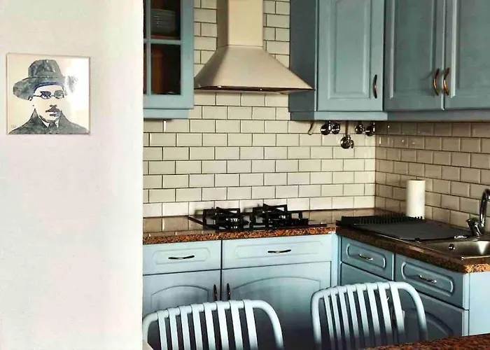 Townhouse Near Lighthouse & Big Waves * ナザレ