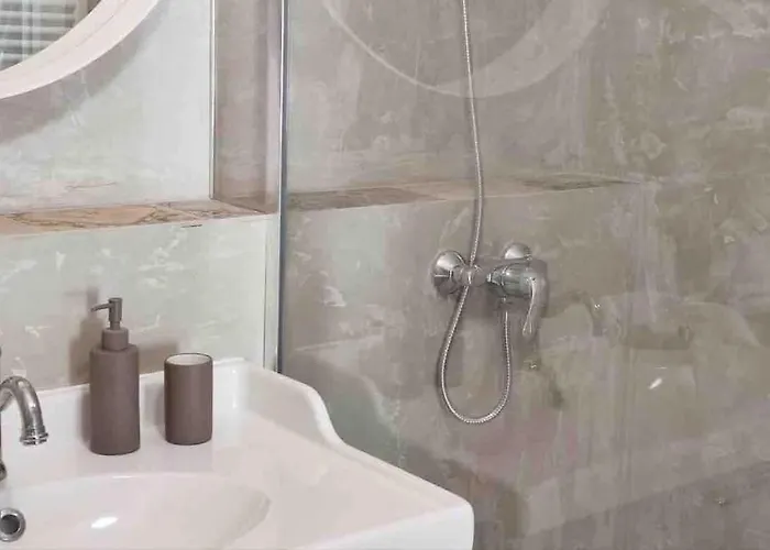 Townhouse Near Lighthouse & Big Waves * ナザレ