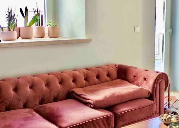 Townhouse Near Lighthouse & Big Waves *